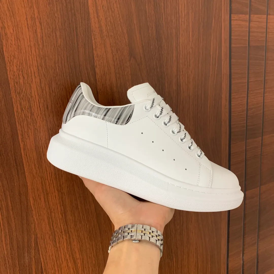 👟👟Ex-factory price 560👟👟 Professional McQueen factory. Top version. Couple style Alexander McQUEEN high version has been upgraded to the highest quality again✅ 💪McQueen Spring, Summer, Autumn and Winter top version Purchasing level✅ Recruiting national online and offline agents to join🤝 🏆Fabric: Original materials imported from Italy. Texture, water-resistant and non-discoloring 🏆Inner lining: ️A-grade Italian imported lining resistant to dirt, sweat-absorbent, breathable and comfortable 🏆Foot pads: top-grade imported Italian super-soft cowhide leather 🏆Outsole: PU+counter 1:1 🏆Shoe box: original white box. Plus white flip cover for double-layer protection. Cloth bag. Handbag. Certificate of 1:1 mold opening, 4-piece set. Delivered with a pair of shoelaces. 🖕🏿🖕🏿🖕🏿 You can choose any pair of shoelaces in any color of our factory 🏆Code number: women's 34-41. men's 38-46 🏆Special remarks (women's code 34.40.41, men's code 38.45.46 is customized, no returns or exchanges) Win-win cooperation 🤝